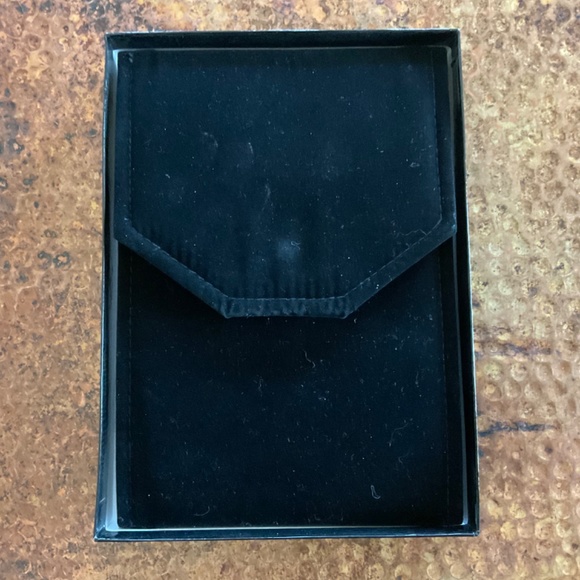 Gordon’s Jewelers 10k Gold and Cultured Pearl Necklace - Picture 5 of 6